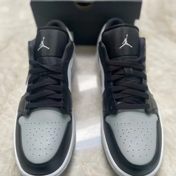 Air Jordan 1 Low - Picture 11 of 12